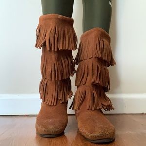 Minnetonka 3 Tier Fringe Boot